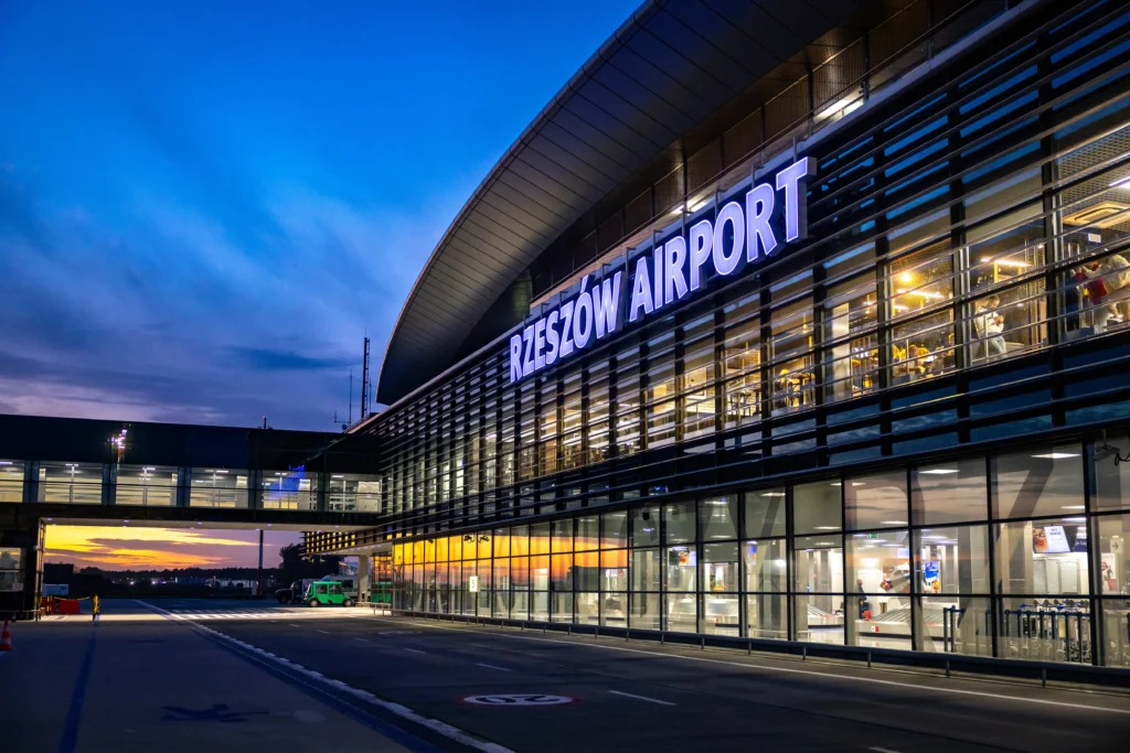 Lotnisko Rzeszów - całodobowy transport osób i transfery z granicy